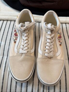Vans Old Skool Platform natural color floral sneakers